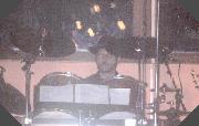 Yves cach derrire son rack: Caf des artistes, fvrier 2003