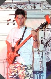 Manu  la basse, Fte de la musique 2001  Viry